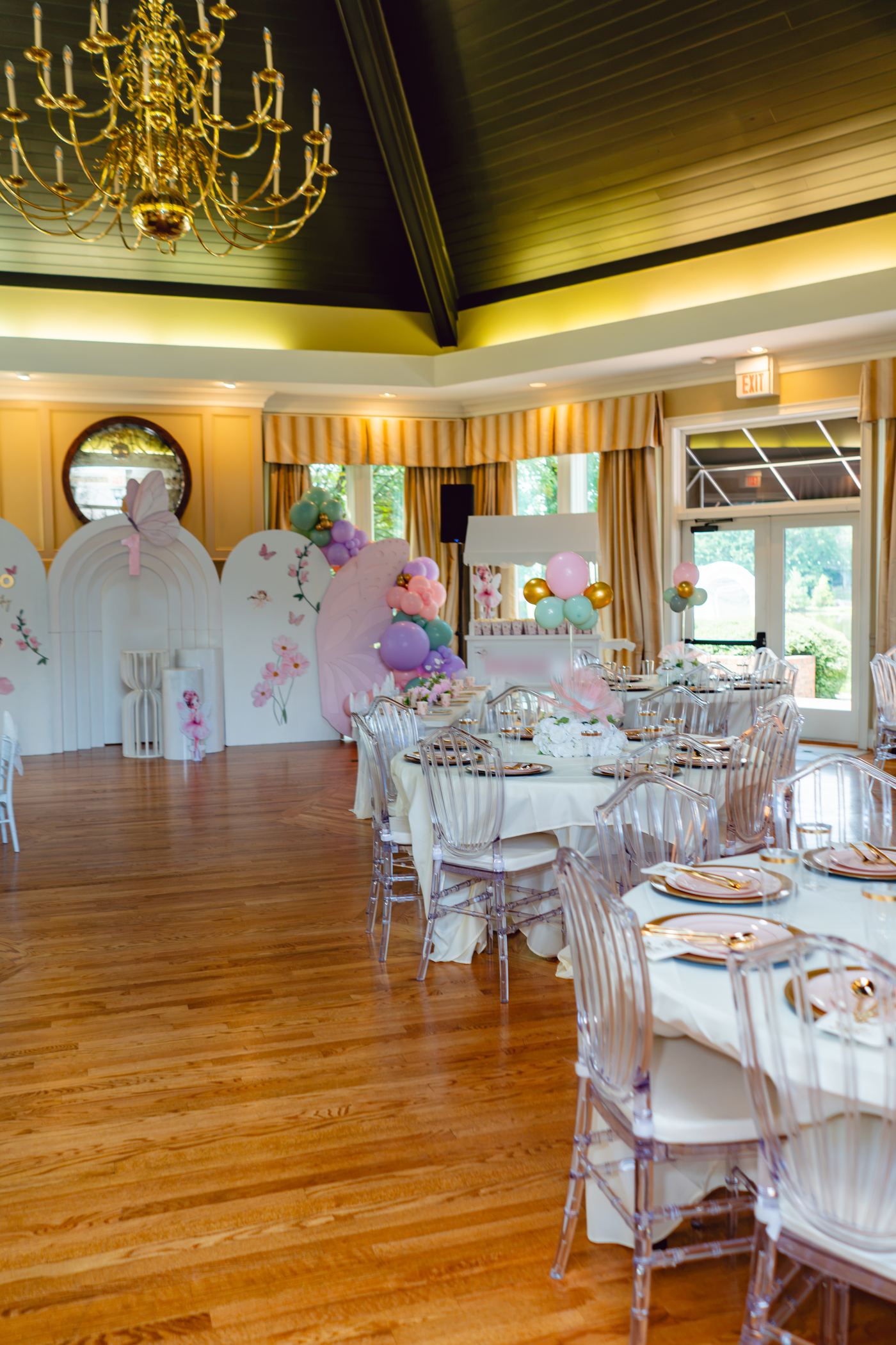 The styled room before guests arrive, with chandelier and arch backdrops